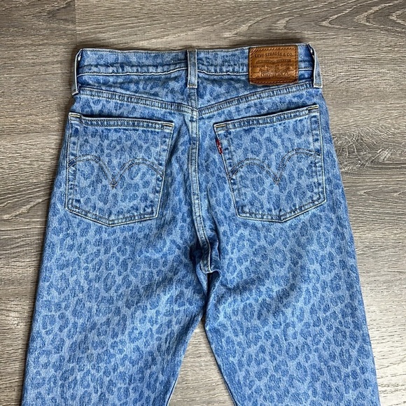 Levi’s High Rise Animal Print Wedgie Straight Fit Cropped Jeans Blue Sz 25 - Picture 8 of 16